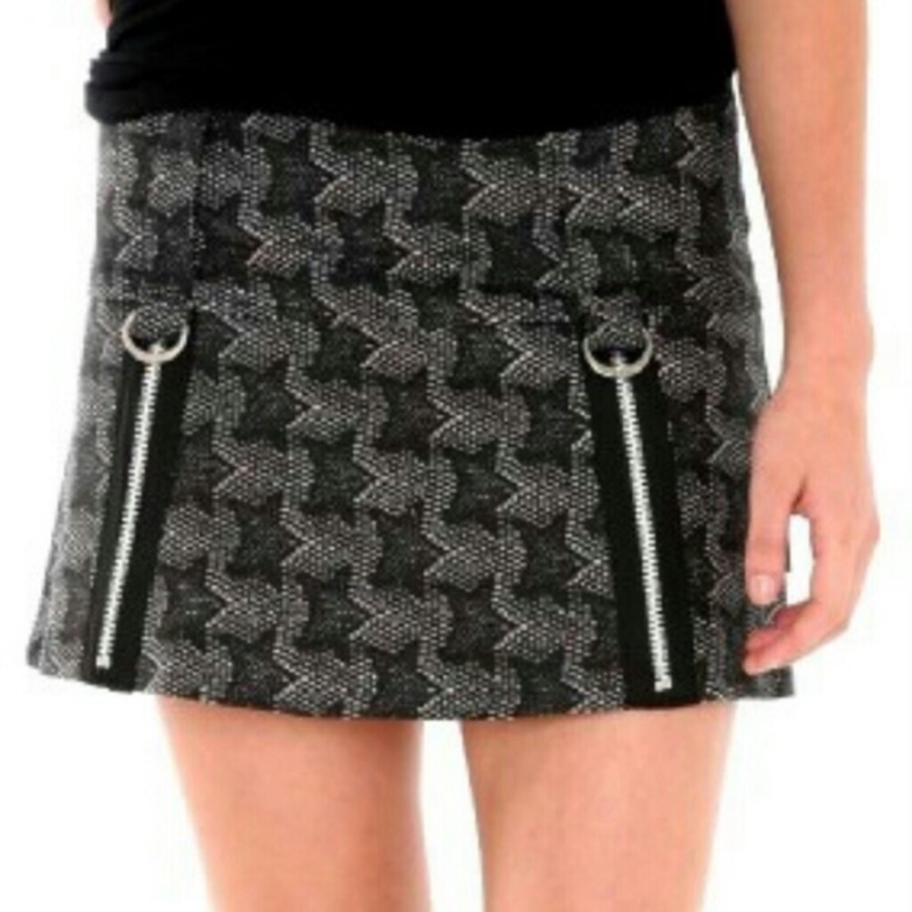Tripp NYC Hot Topic Black Star Punk Rock Goth Mini Skirt with Silver Zip Accents - Picture 7 of 9